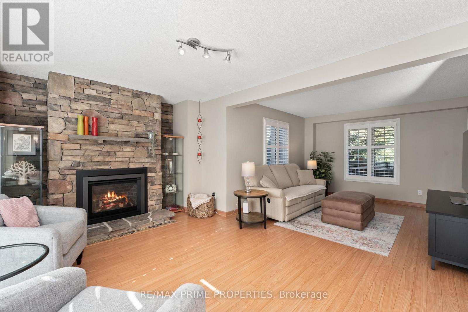 9 Valentini Avenue, East Gwillimbury, Ontario  L9N 1H9 - Photo 5 - N12474969