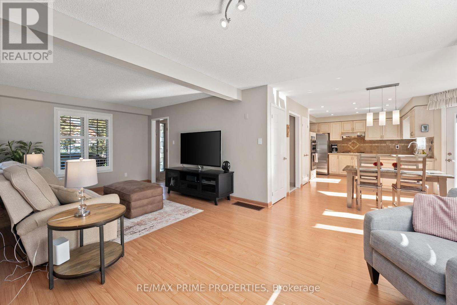 9 Valentini Avenue, East Gwillimbury, Ontario  L9N 1H9 - Photo 6 - N12474969