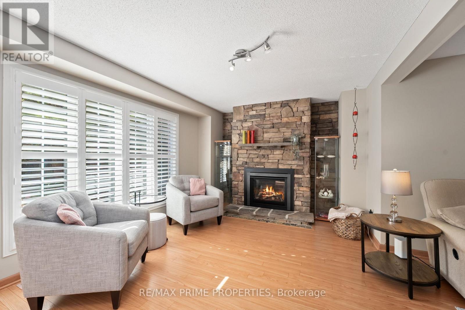 9 Valentini Avenue, East Gwillimbury, Ontario  L9N 1H9 - Photo 8 - N12474969