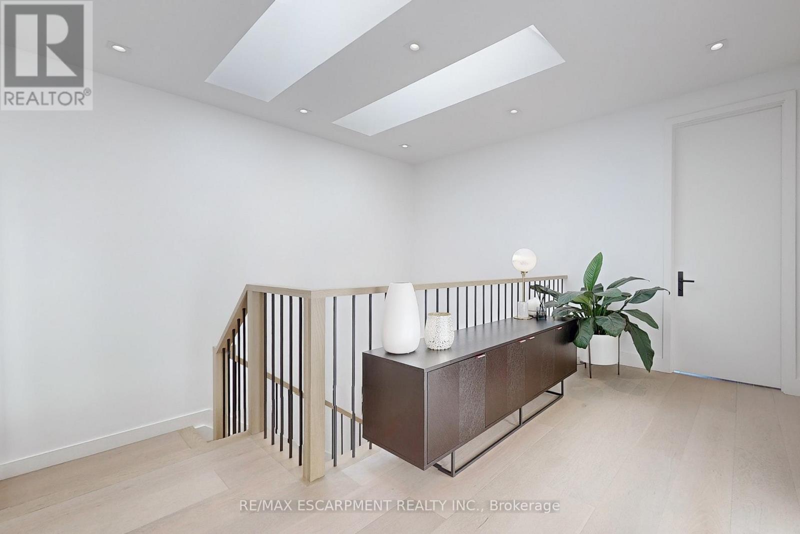 977 Gorton Avenue, Burlington, Ontario  L7T 1S6 - Photo 15 - W12474912