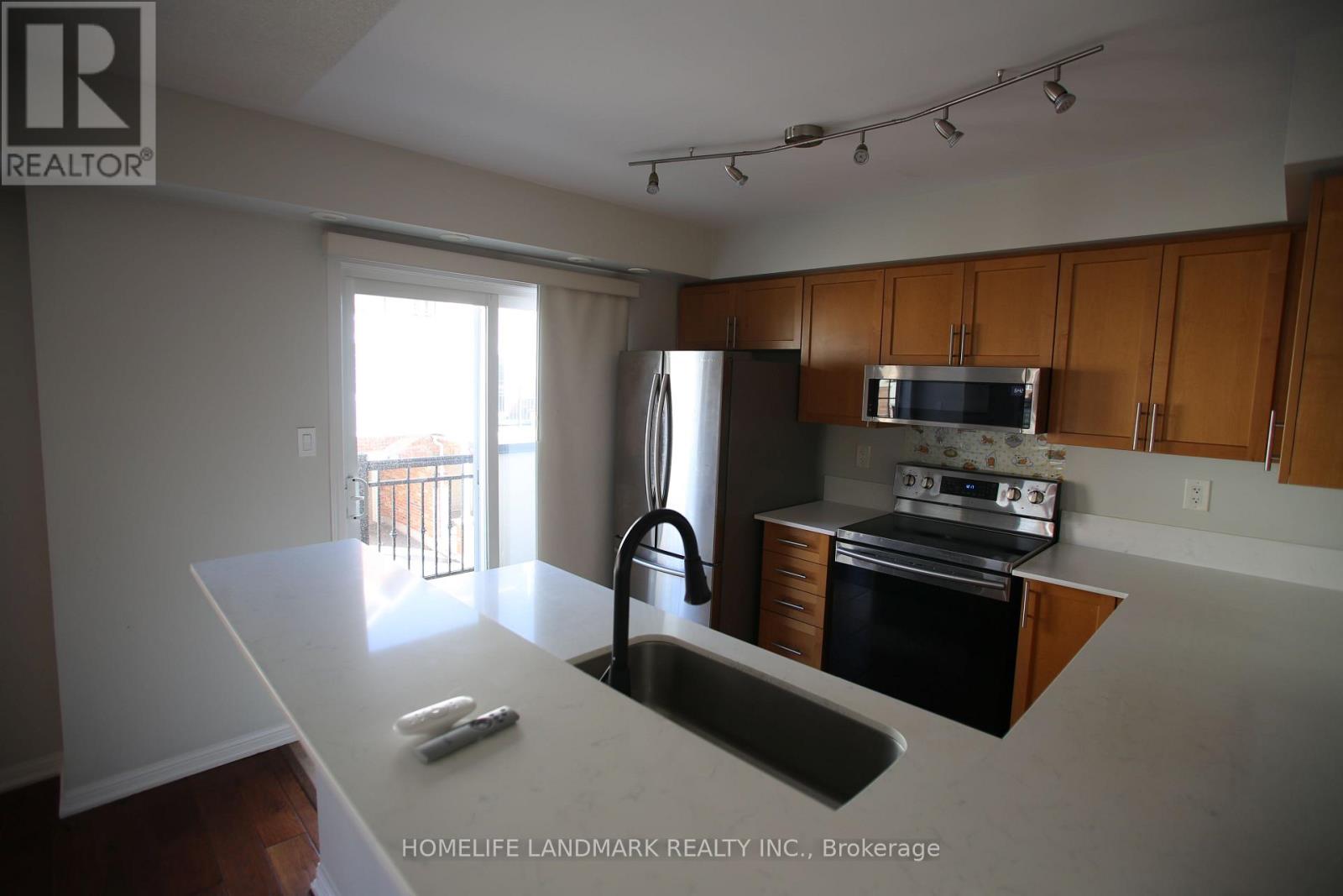 11 - 2614 Dashwood Drive, Oakville, Ontario  L6M 0K5 - Photo 10 - W12474920