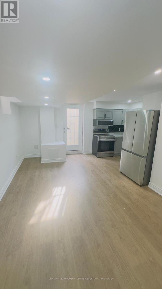 7223 Sedan Square, Mississauga, Ontario  L5W 1K3 - Photo 3 - W12474923