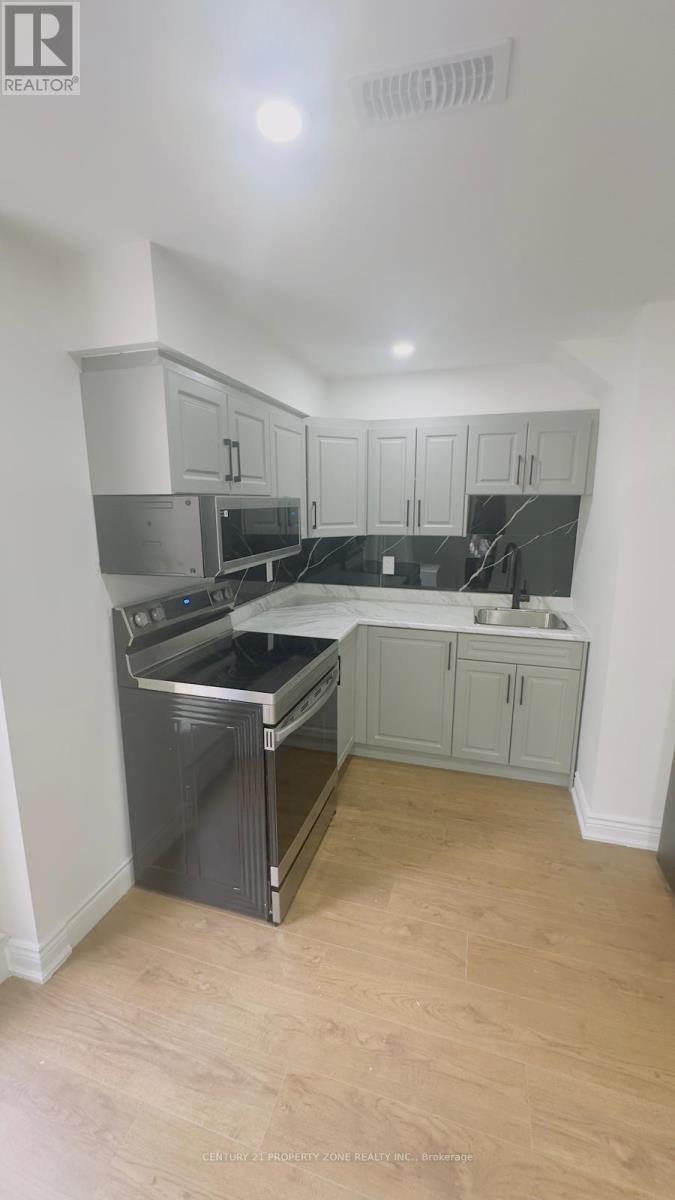 7223 Sedan Square, Mississauga, Ontario  L5W 1K3 - Photo 4 - W12474923