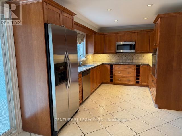 (Upper) - 45 Panorama Crescent, Brampton, Ontario  L6S 3T8 - Photo 10 - W12474944
