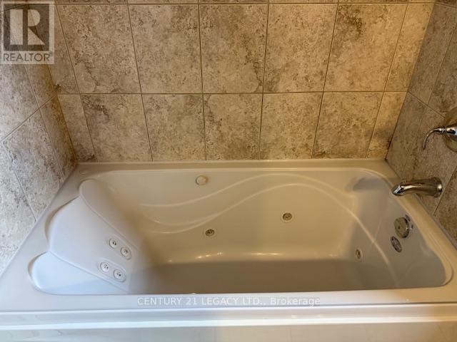 (Upper) - 45 Panorama Crescent, Brampton, Ontario  L6S 3T8 - Photo 27 - W12474944