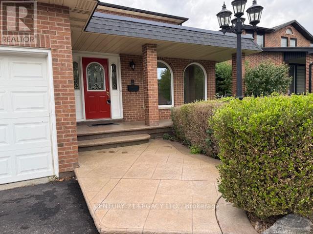 (Upper) - 45 Panorama Crescent, Brampton, Ontario  L6S 3T8 - Photo 3 - W12474944