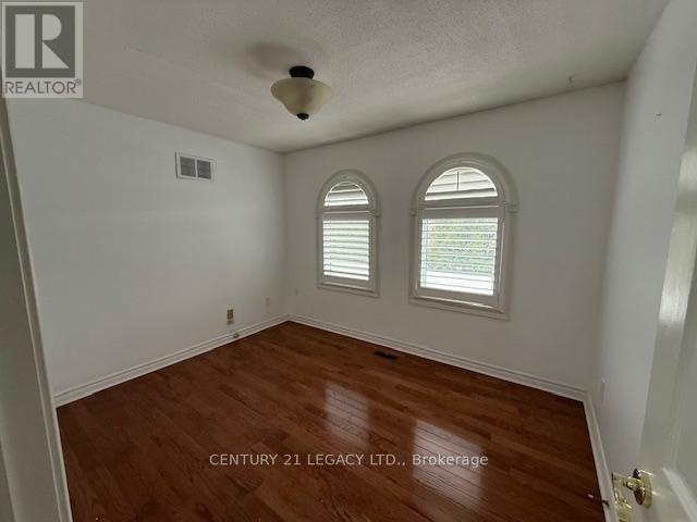 (Upper) - 45 Panorama Crescent, Brampton, Ontario  L6S 3T8 - Photo 33 - W12474944