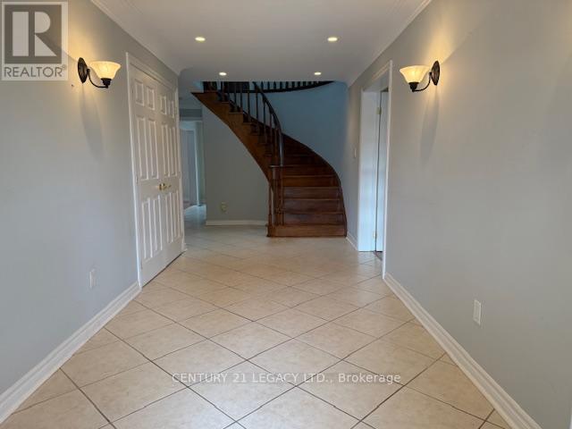 (Upper) - 45 Panorama Crescent, Brampton, Ontario  L6S 3T8 - Photo 4 - W12474944