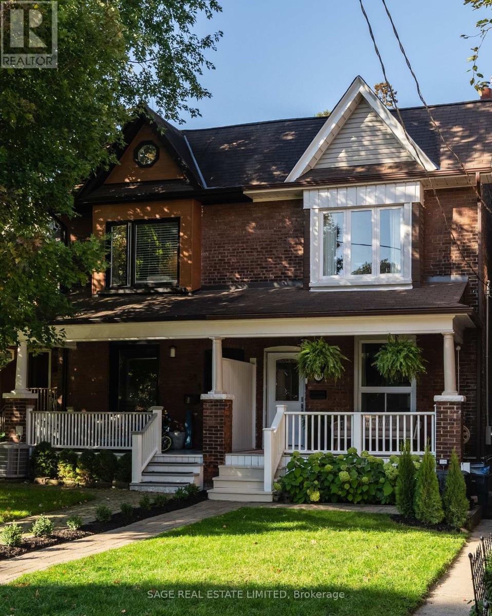 70 Medland Crescent, Toronto, Ontario  M6P 2N2 - Photo 24 - W12474947