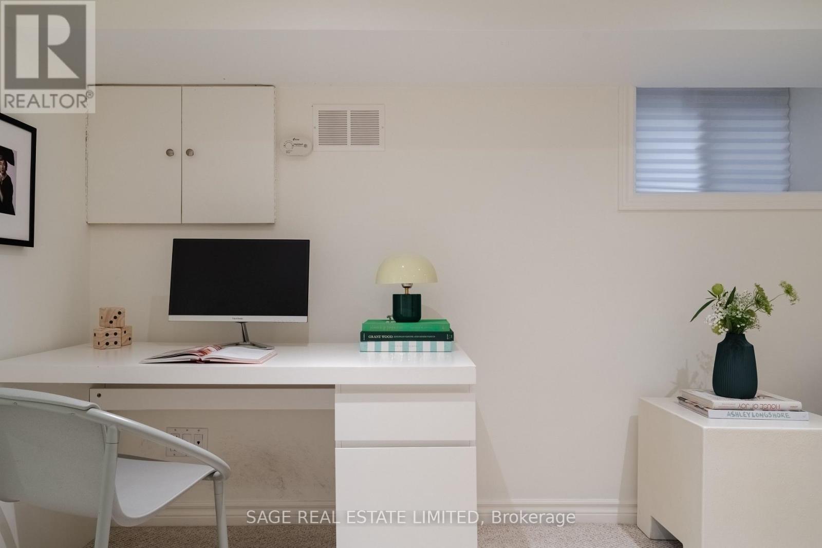 70 Medland Crescent, Toronto, Ontario  M6P 2N2 - Photo 38 - W12474947