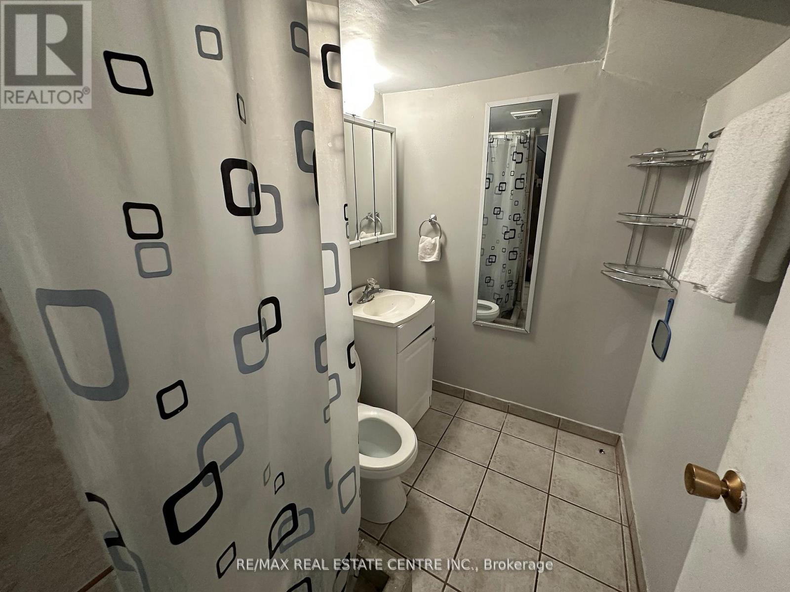 4136 Magnolia Court, Mississauga, Ontario  L5C 3K2 - Photo 14 - W12474950