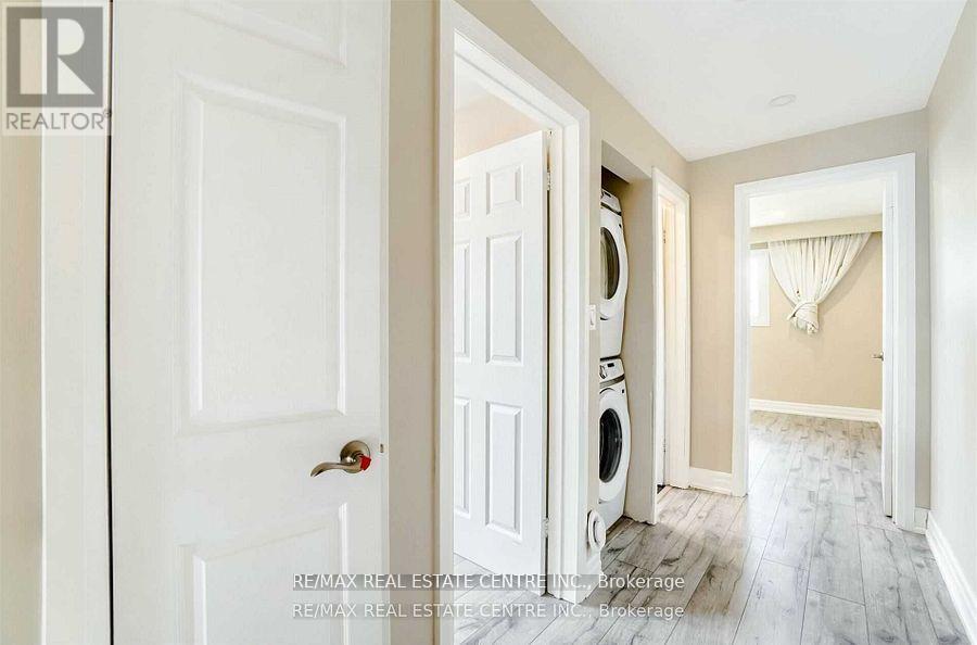 3385 Ellengale (Upper) Drive, Mississauga, Ontario  L5C 1Z5 - Photo 15 - W12474972