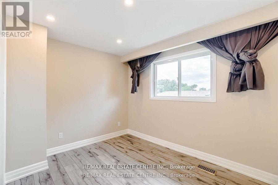 3385 Ellengale (Upper) Drive, Mississauga, Ontario  L5C 1Z5 - Photo 19 - W12474972