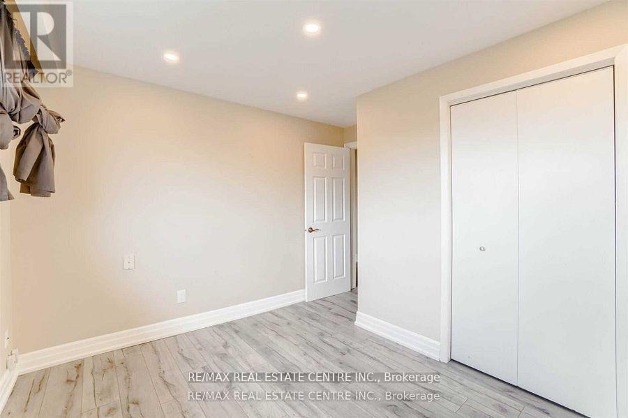 3385 Ellengale (Upper) Drive, Mississauga, Ontario  L5C 1Z5 - Photo 20 - W12474972