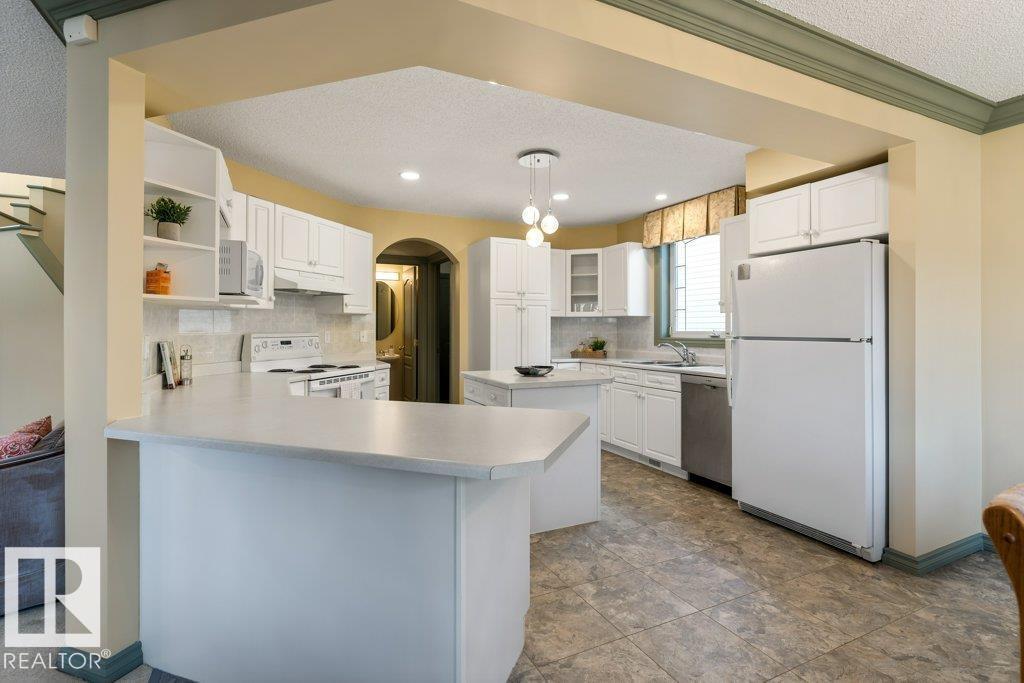 1120 118a St Nw, Edmonton, Alberta  T6J 7C4 - Photo 10 - E4462992