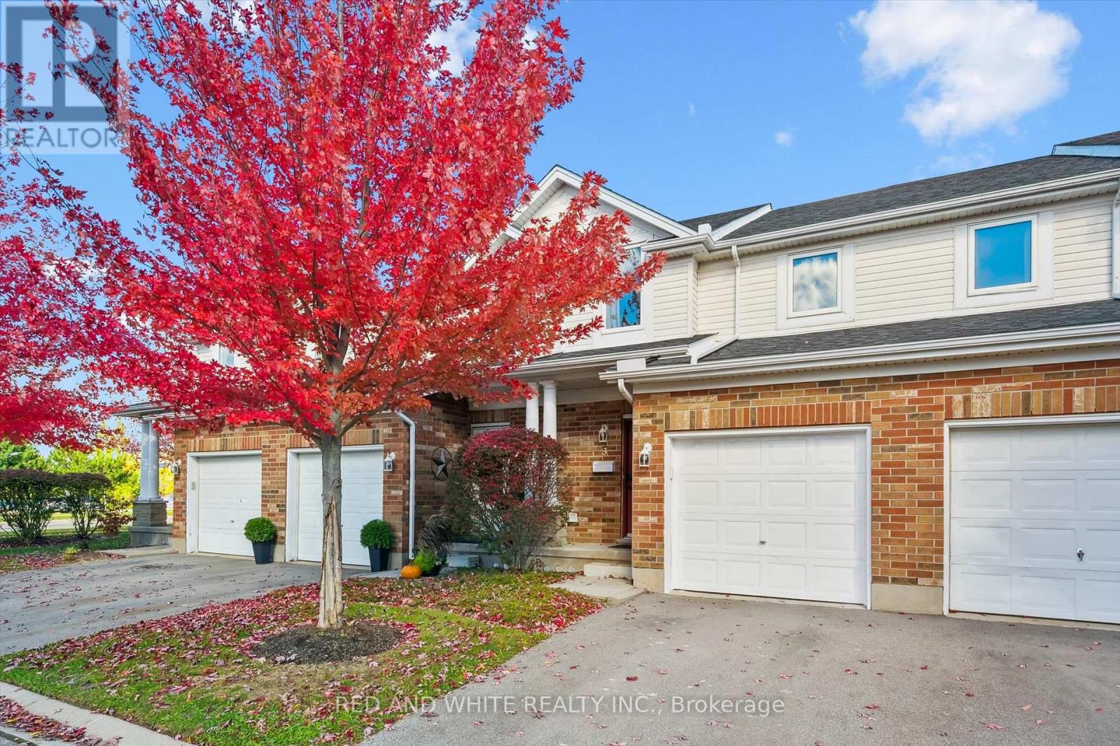3 - 151 Clairfields Drive E, Guelph, Ontario  N1L 1P5 - Photo 4 - X12474927