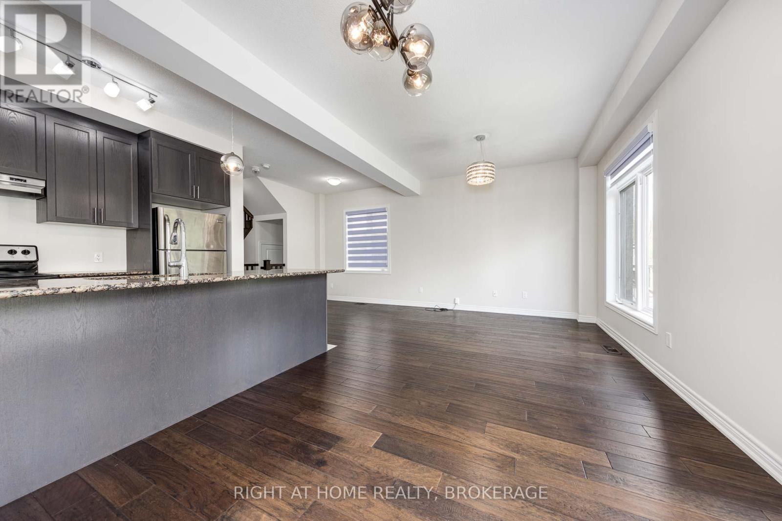 71 Southshore Crescent, Hamilton, Ontario  L8E 0J3 - Photo 13 - X12474939