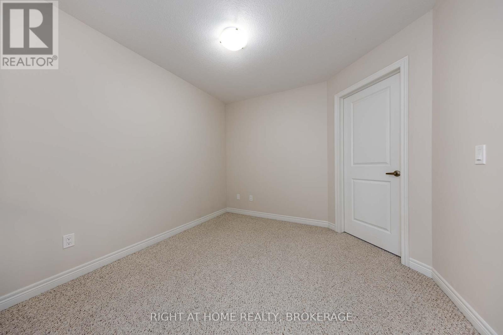 71 Southshore Crescent, Hamilton, Ontario  L8E 0J3 - Photo 20 - X12474939