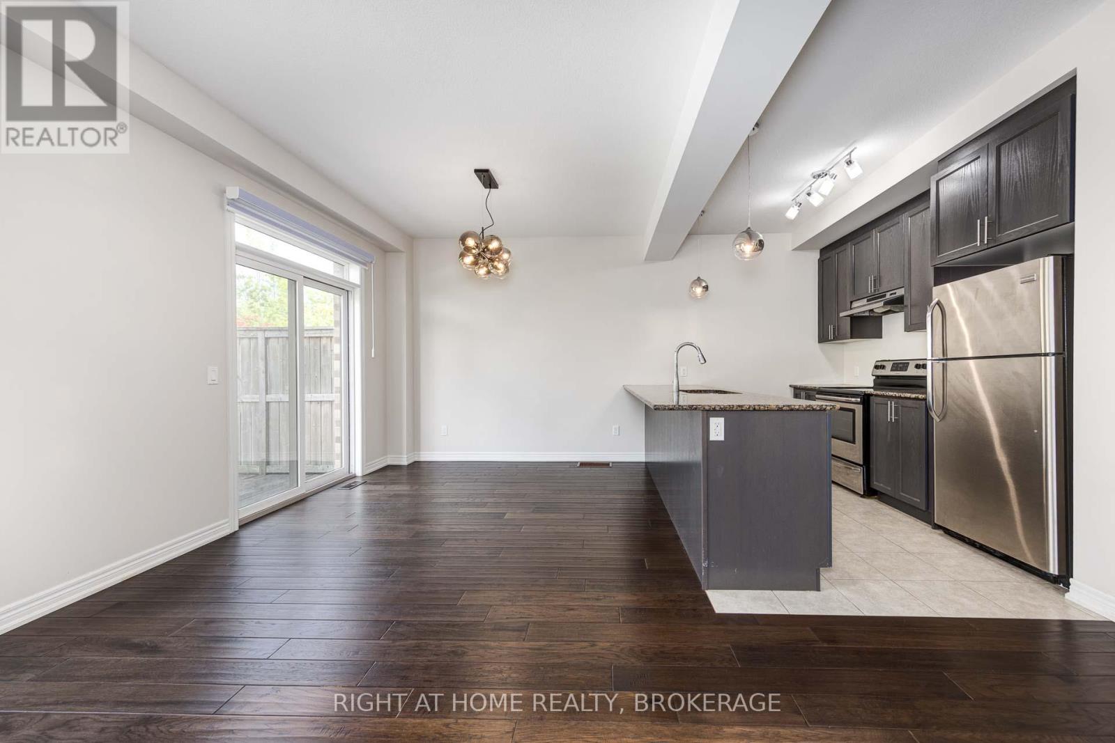 71 Southshore Crescent, Hamilton, Ontario  L8E 0J3 - Photo 8 - X12474939