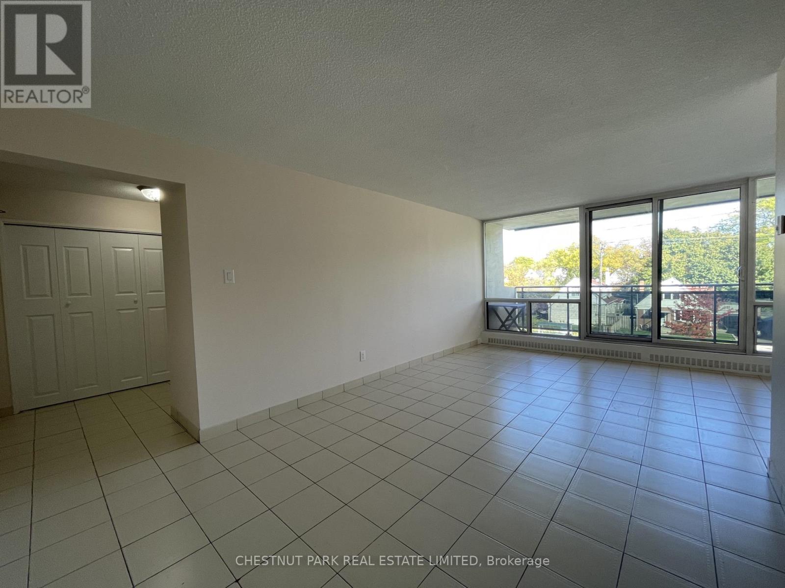 415 - 10 Sunrise Avenue, Toronto, Ontario  M4A 2R1 - Photo 4 - C12474988