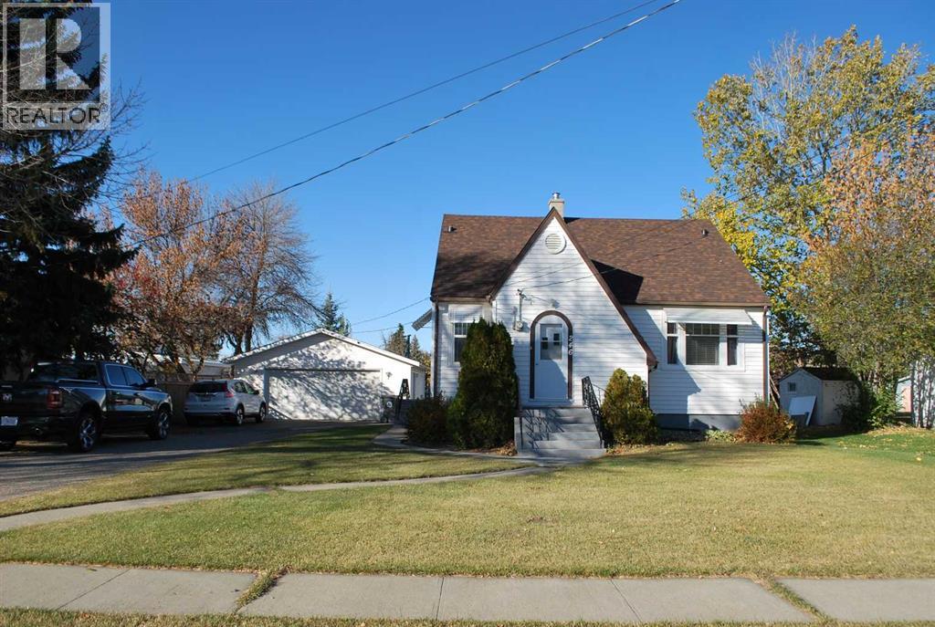 246 N 100 E, Raymond, Alberta  T0K 2S0 - Photo 2 - A2265761
