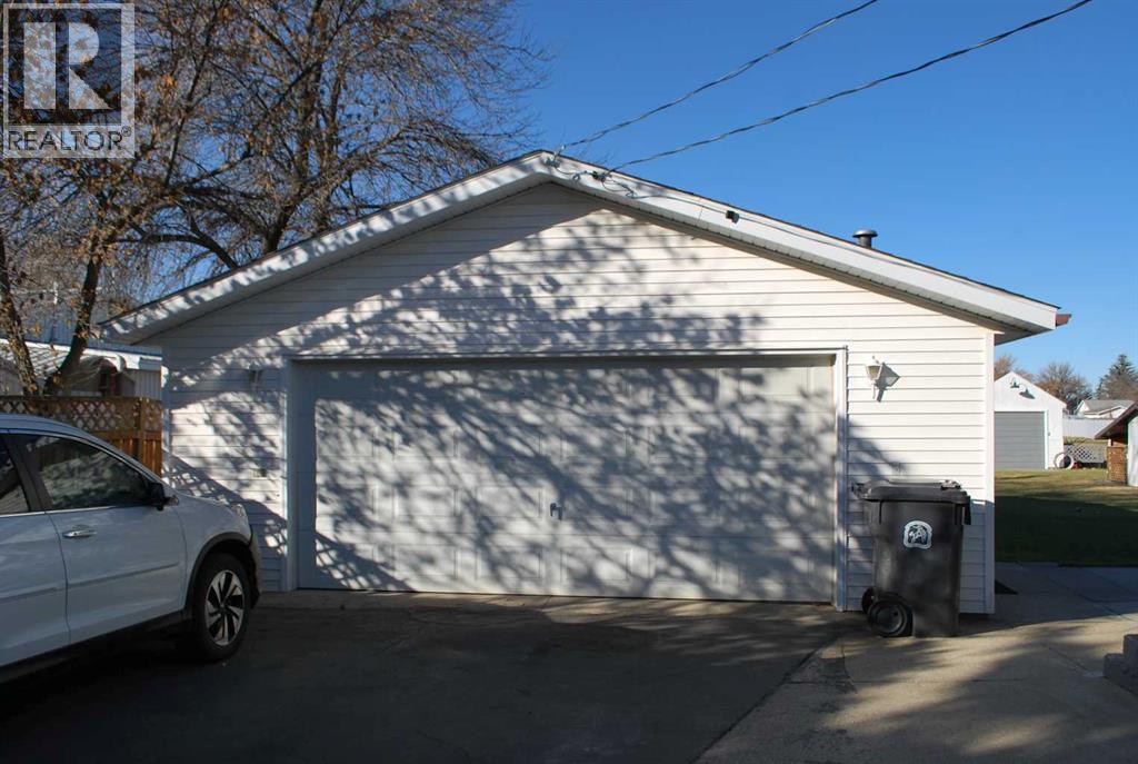 246 N 100 E, Raymond, Alberta  T0K 2S0 - Photo 3 - A2265761