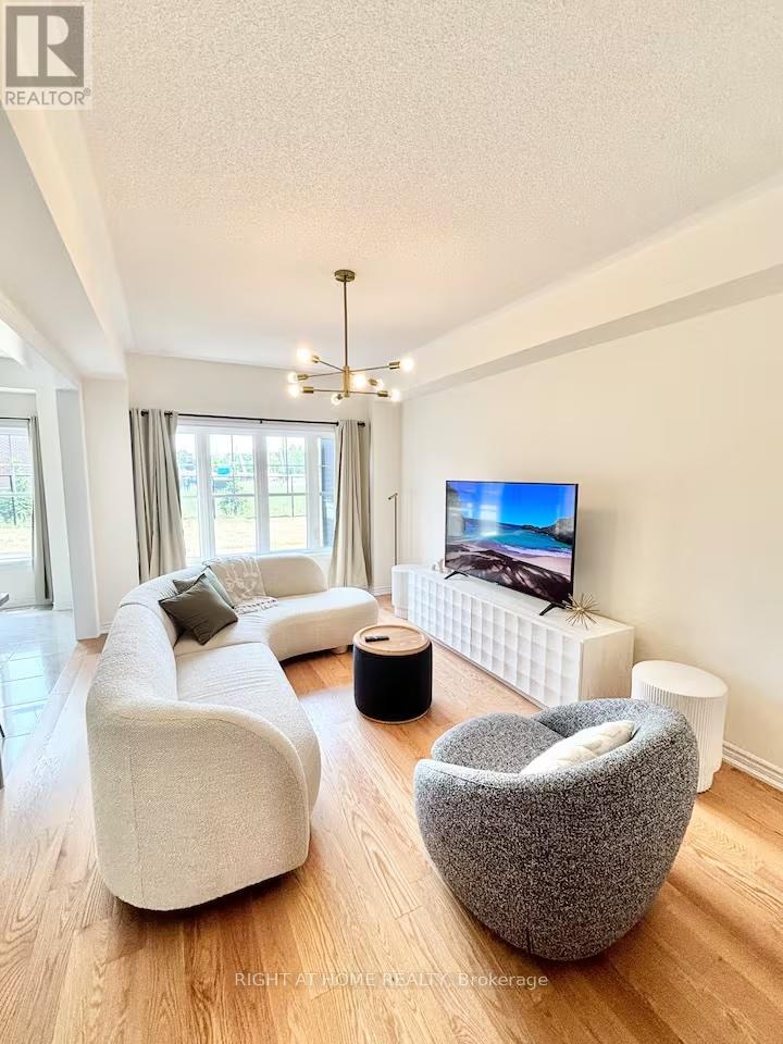 30 Federica Crescent, Wasaga Beach, Ontario  L9Z 0N6 - Photo 3 - S12474974