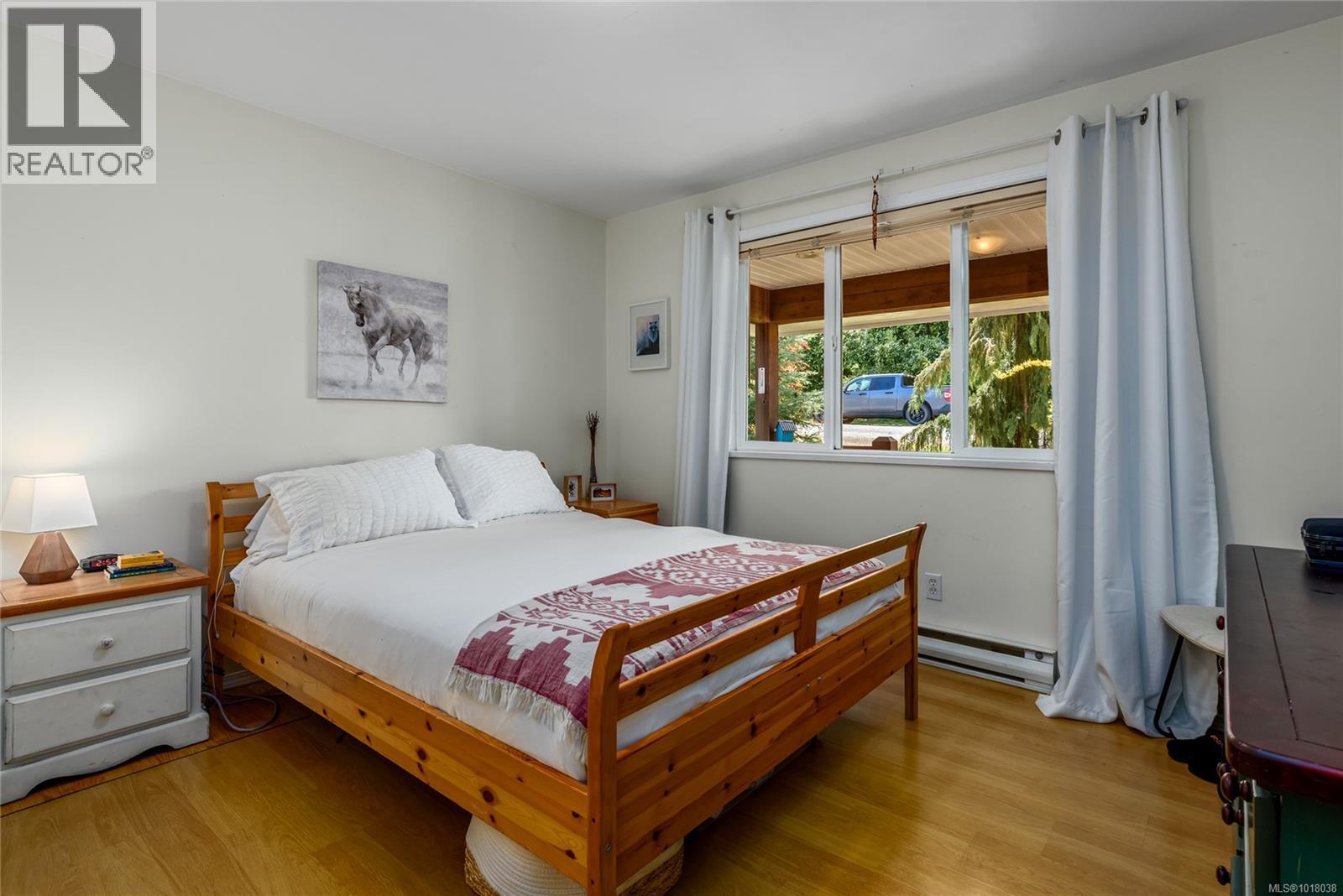 3352 Second St, Cumberland, British Columbia  V0R 1S0 - Photo 11 - 1018038