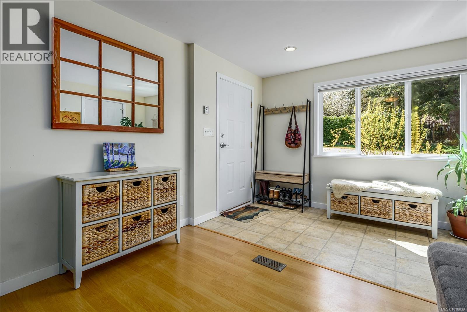 3352 Second St, Cumberland, British Columbia  V0R 1S0 - Photo 4 - 1018038