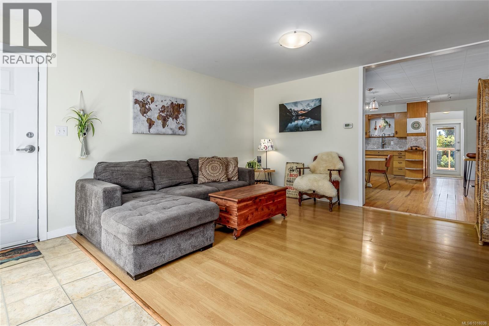 3352 Second St, Cumberland, British Columbia  V0R 1S0 - Photo 6 - 1018038