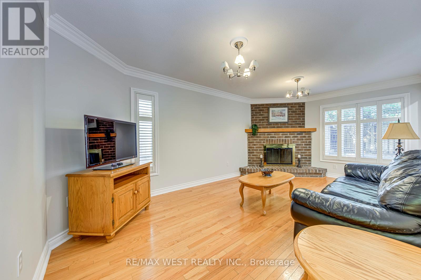 1397 Helen Court, Oakville, Ontario  L6L 6J9 - Photo 12 - W12474975