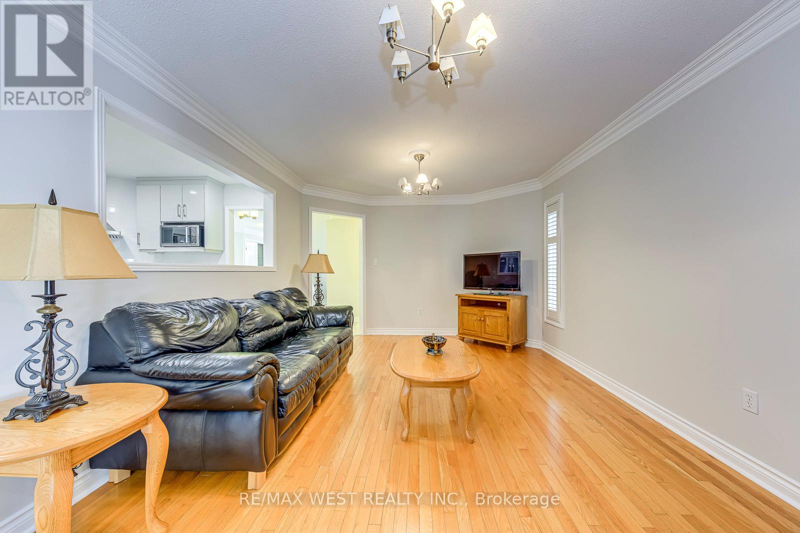 1397 Helen Court, Oakville, Ontario  L6L 6J9 - Photo 13 - W12474975