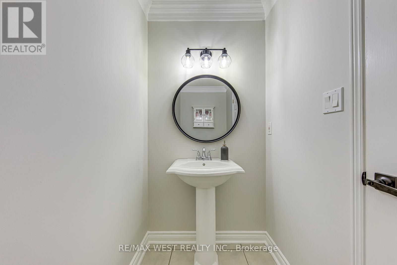 1397 Helen Court, Oakville, Ontario  L6L 6J9 - Photo 14 - W12474975
