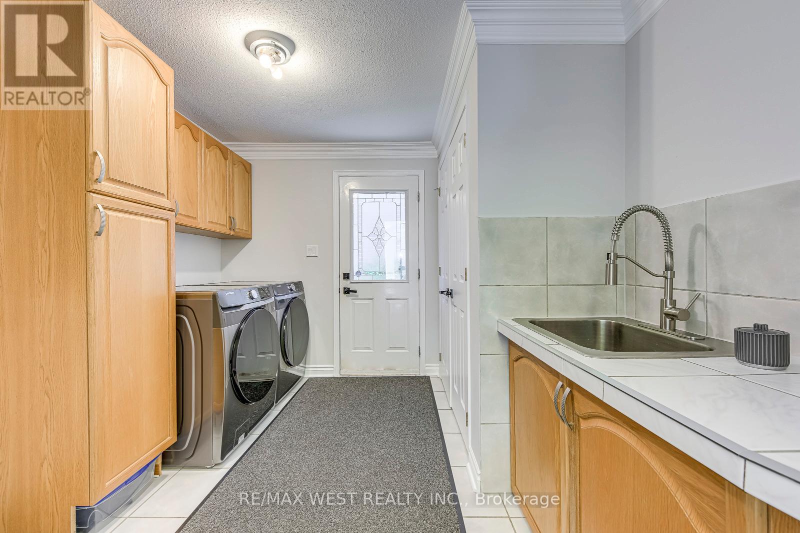 1397 Helen Court, Oakville, Ontario  L6L 6J9 - Photo 15 - W12474975