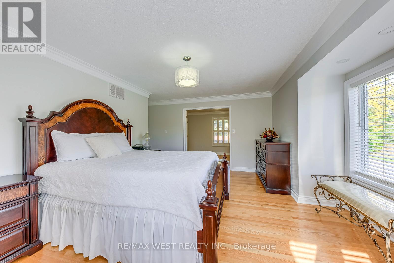 1397 Helen Court, Oakville, Ontario  L6L 6J9 - Photo 17 - W12474975