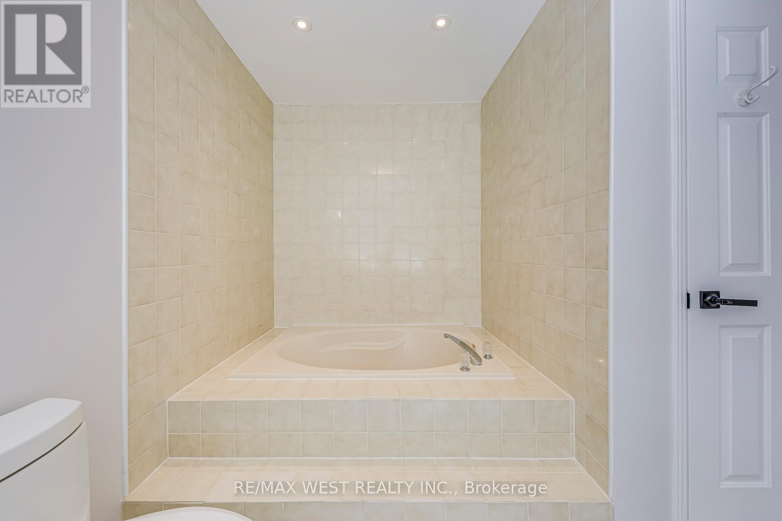 1397 Helen Court, Oakville, Ontario  L6L 6J9 - Photo 22 - W12474975