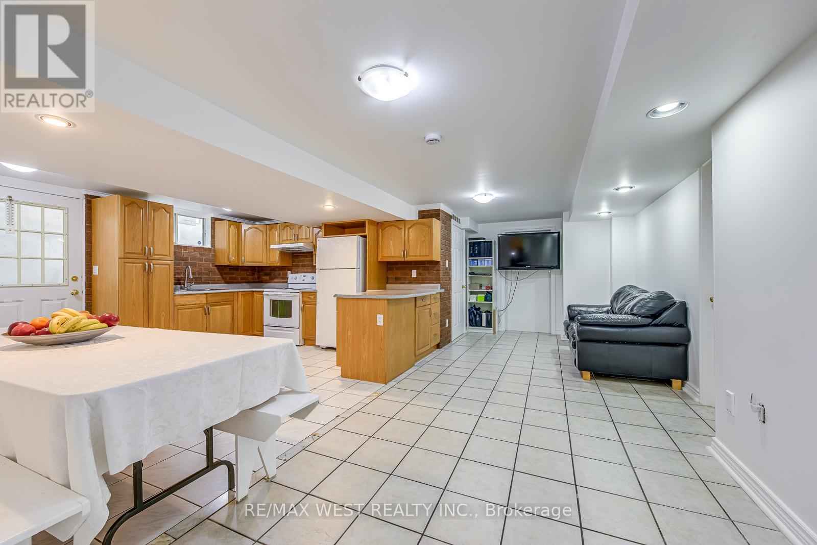1397 Helen Court, Oakville, Ontario  L6L 6J9 - Photo 33 - W12474975