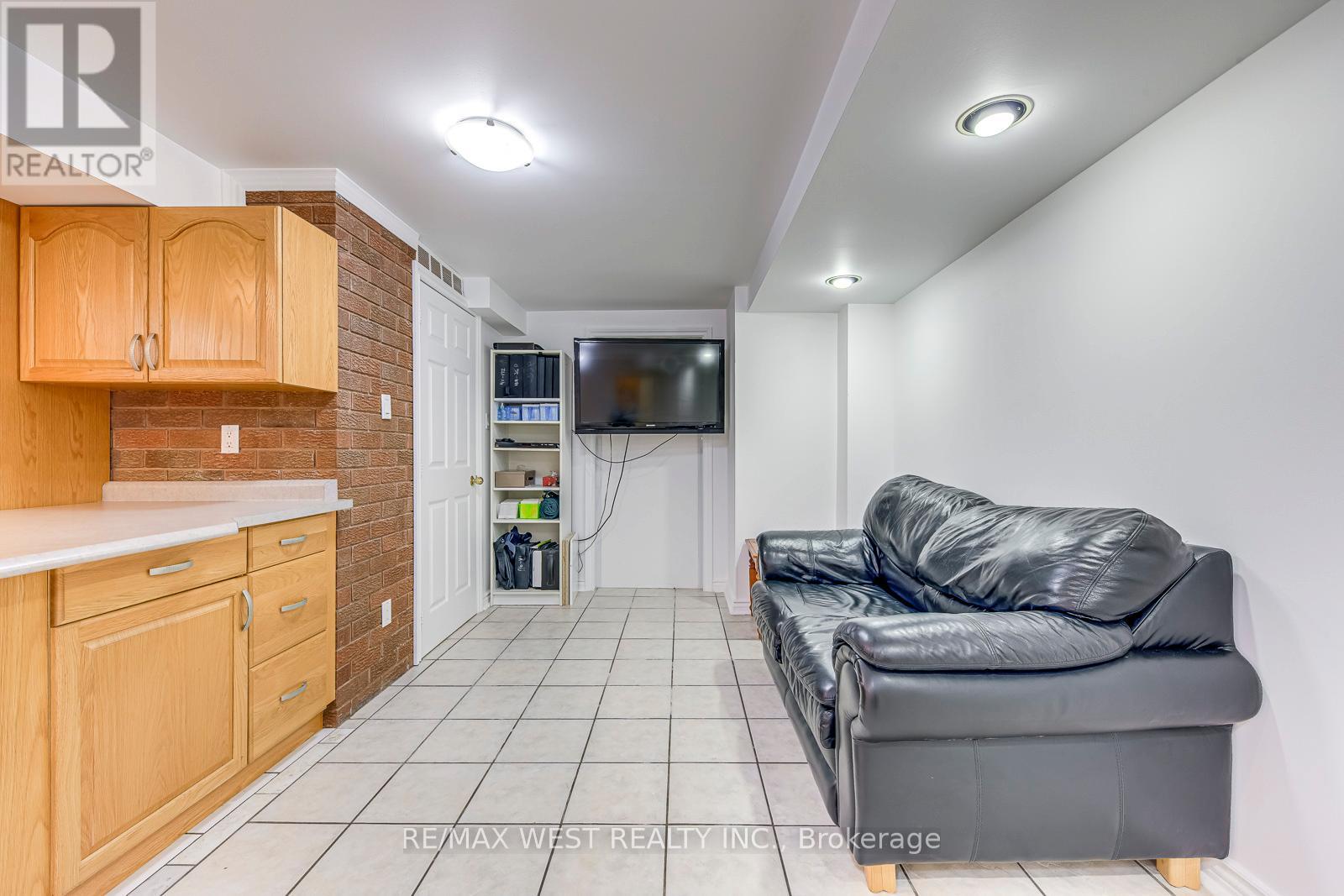 1397 Helen Court, Oakville, Ontario  L6L 6J9 - Photo 34 - W12474975