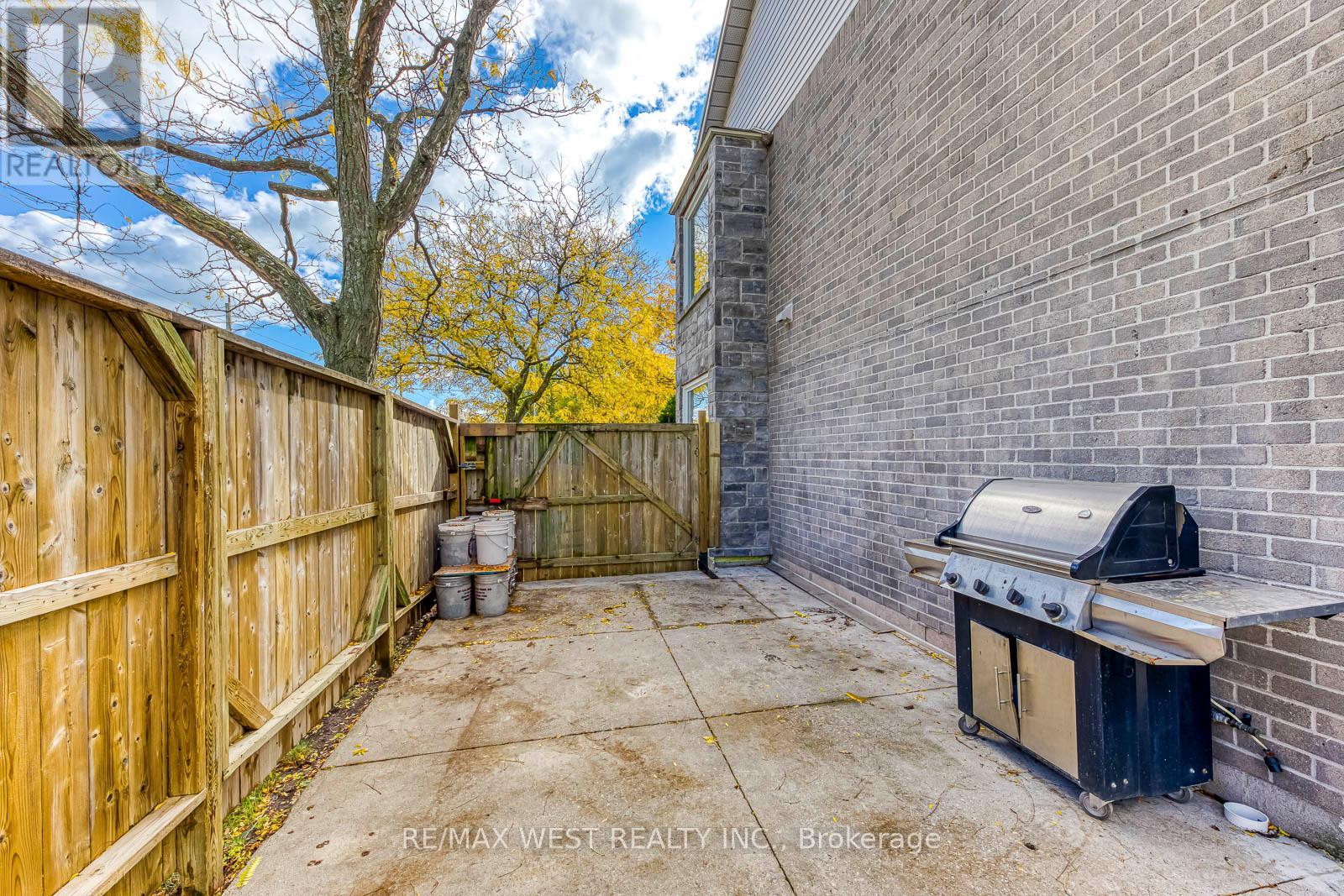 1397 Helen Court, Oakville, Ontario  L6L 6J9 - Photo 43 - W12474975