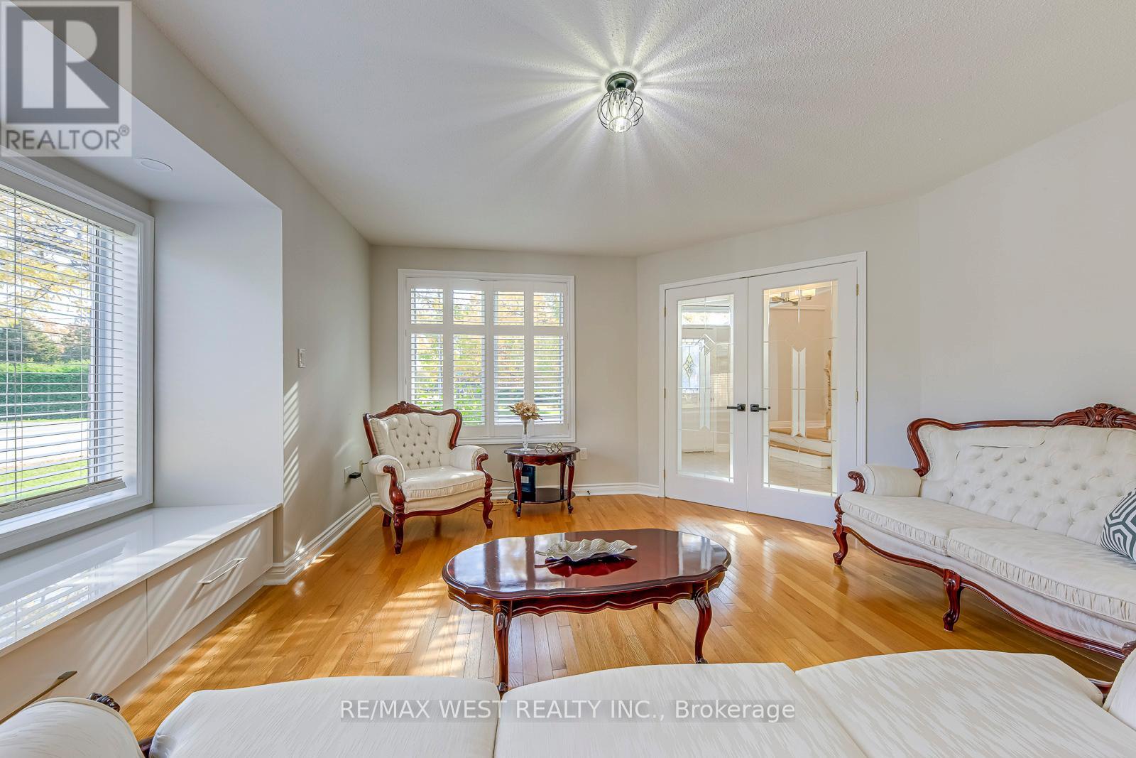 1397 Helen Court, Oakville, Ontario  L6L 6J9 - Photo 5 - W12474975