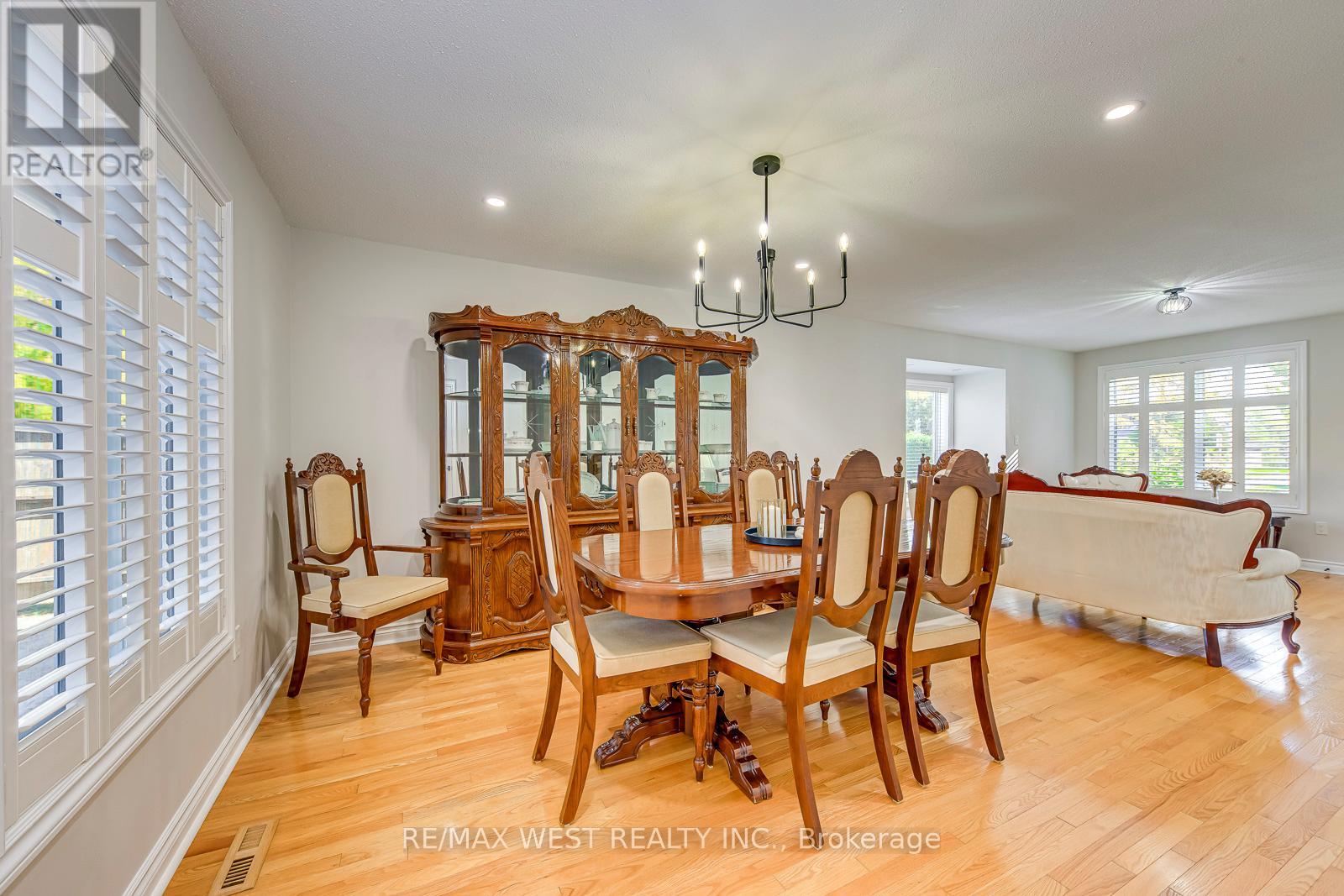 1397 Helen Court, Oakville, Ontario  L6L 6J9 - Photo 6 - W12474975