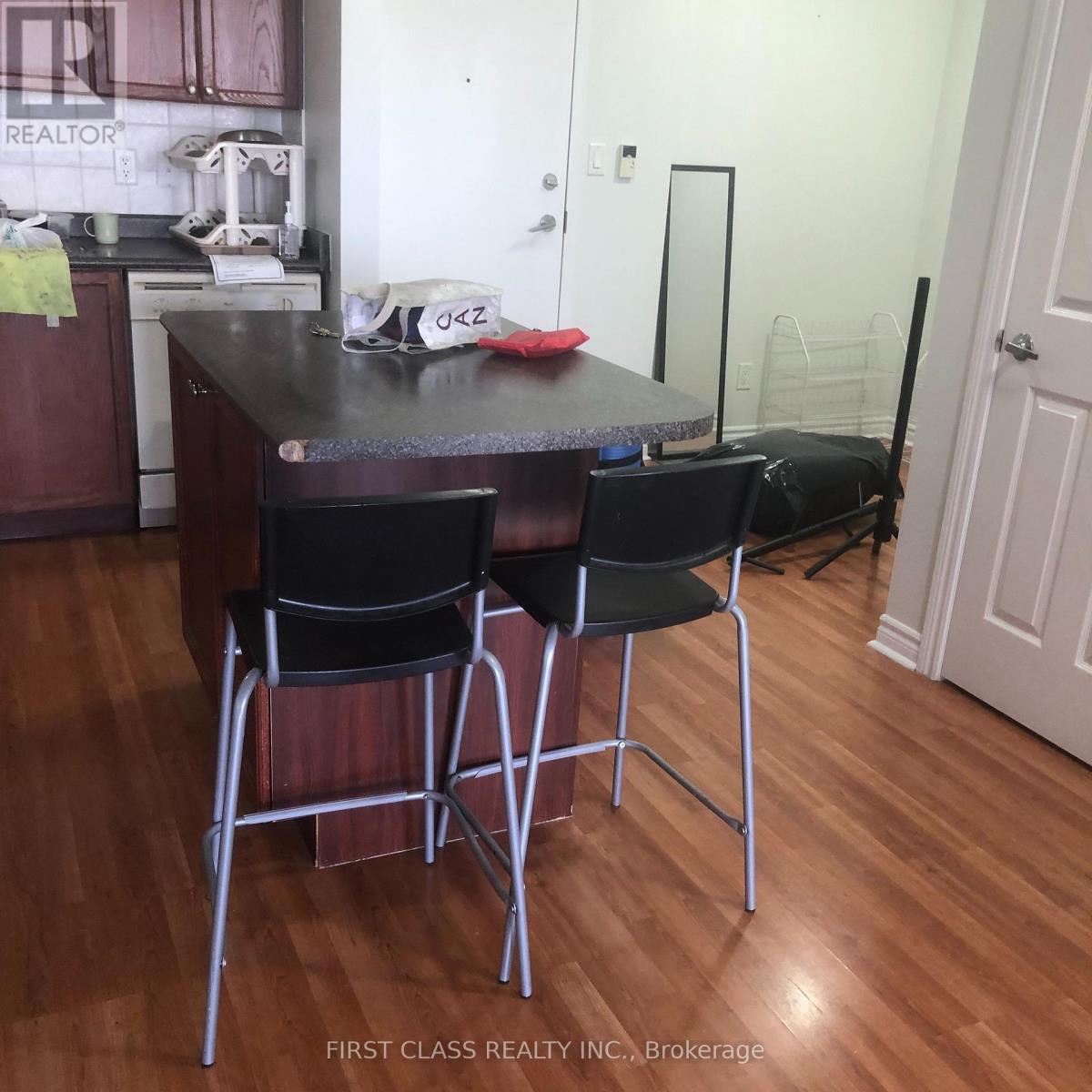 1612-B - 3880 Duke Of York Boulevard, Mississauga, Ontario  L5B 4M7 - Photo 12 - W12474982