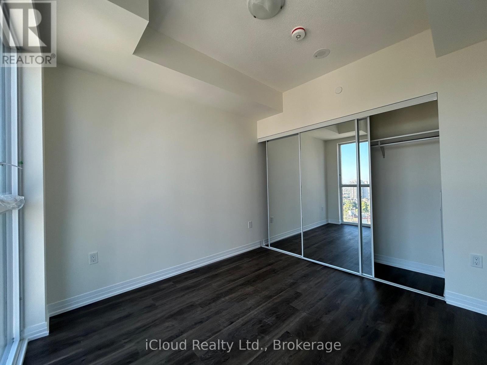 1610 - 15 Watergarden Drive, Mississauga, Ontario  L5R 0H4 - Photo 7 - W12474999