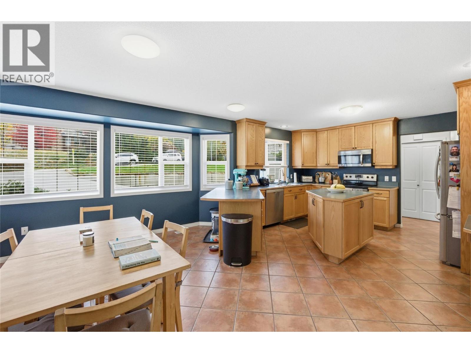 3395 Southridge Drive, Castlegar, British Columbia  V1N 4G1 - Photo 11 - 10366271