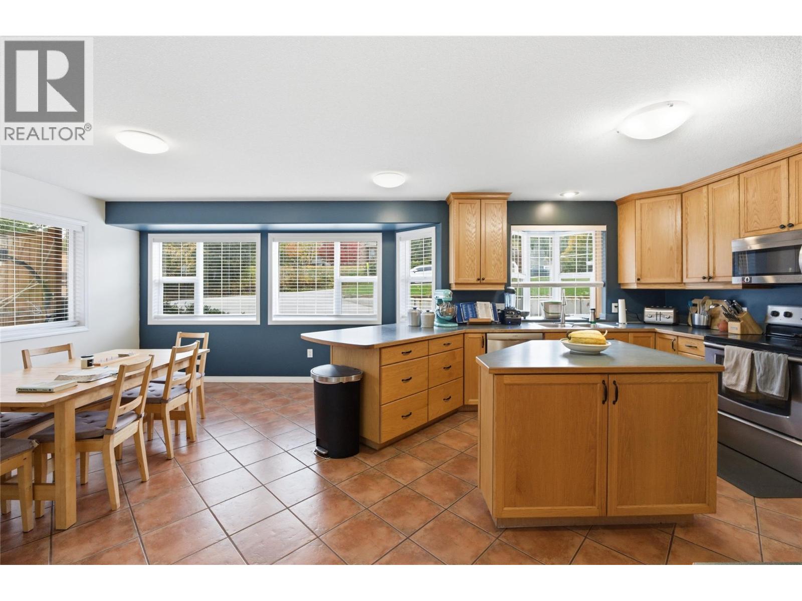 3395 Southridge Drive, Castlegar, British Columbia  V1N 4G1 - Photo 12 - 10366271