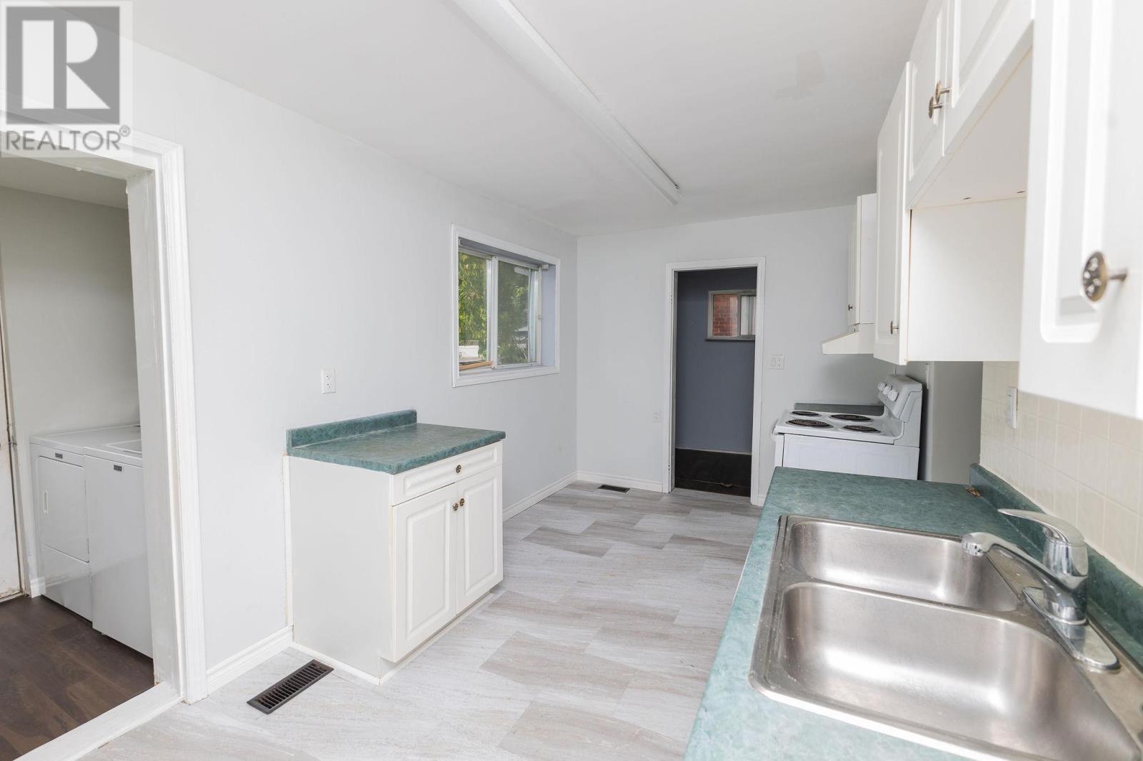 55 Grosvenor Ave, Sault Ste. Marie, Ontario  P6B 2L8 - Photo 9 - SM252353