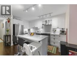 211 500 ROYAL AVENUE