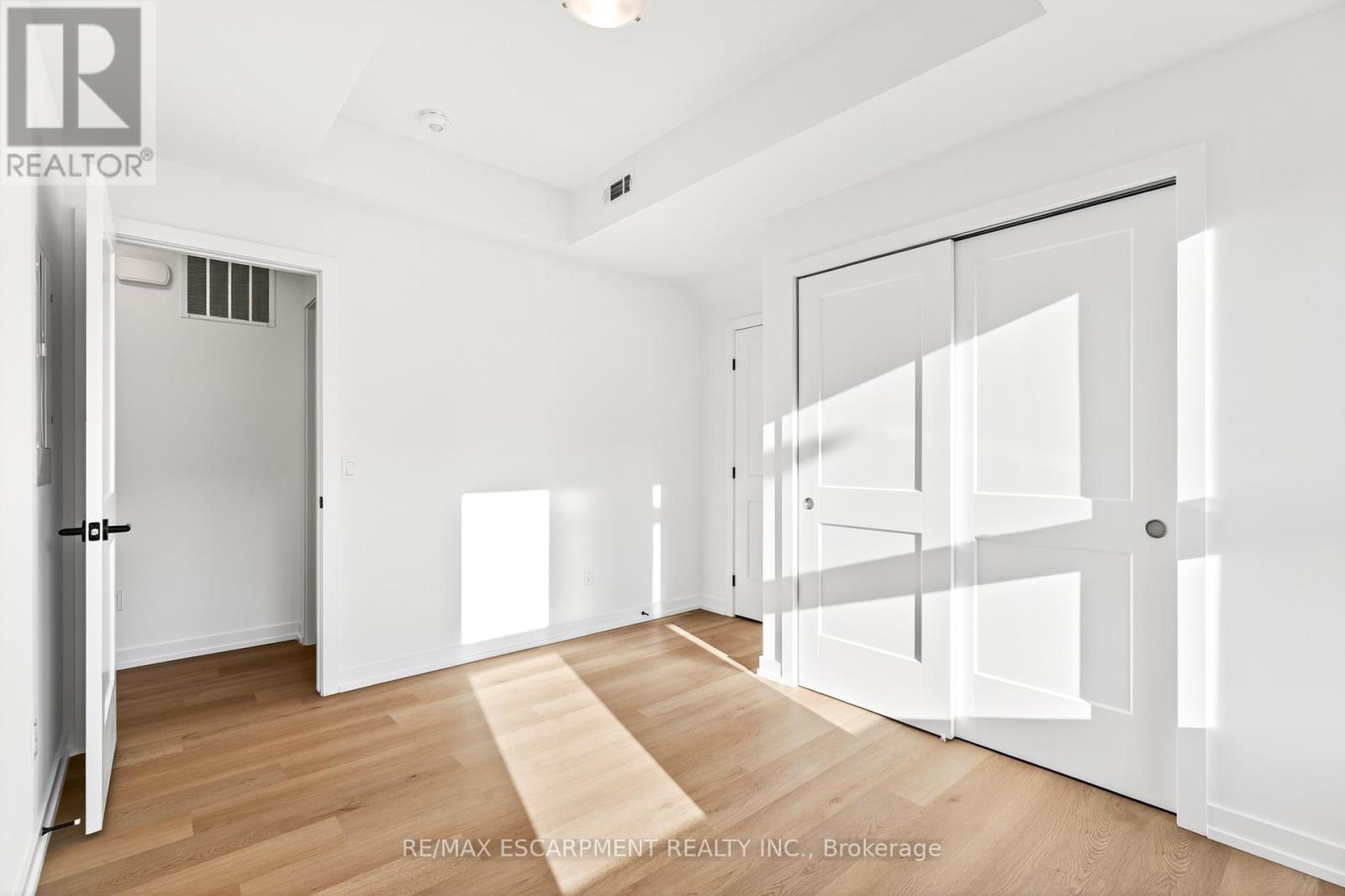 32 - 70 Kenesky Drive, Hamilton, Ontario  L8B 2A9 - Photo 13 - X12474995
