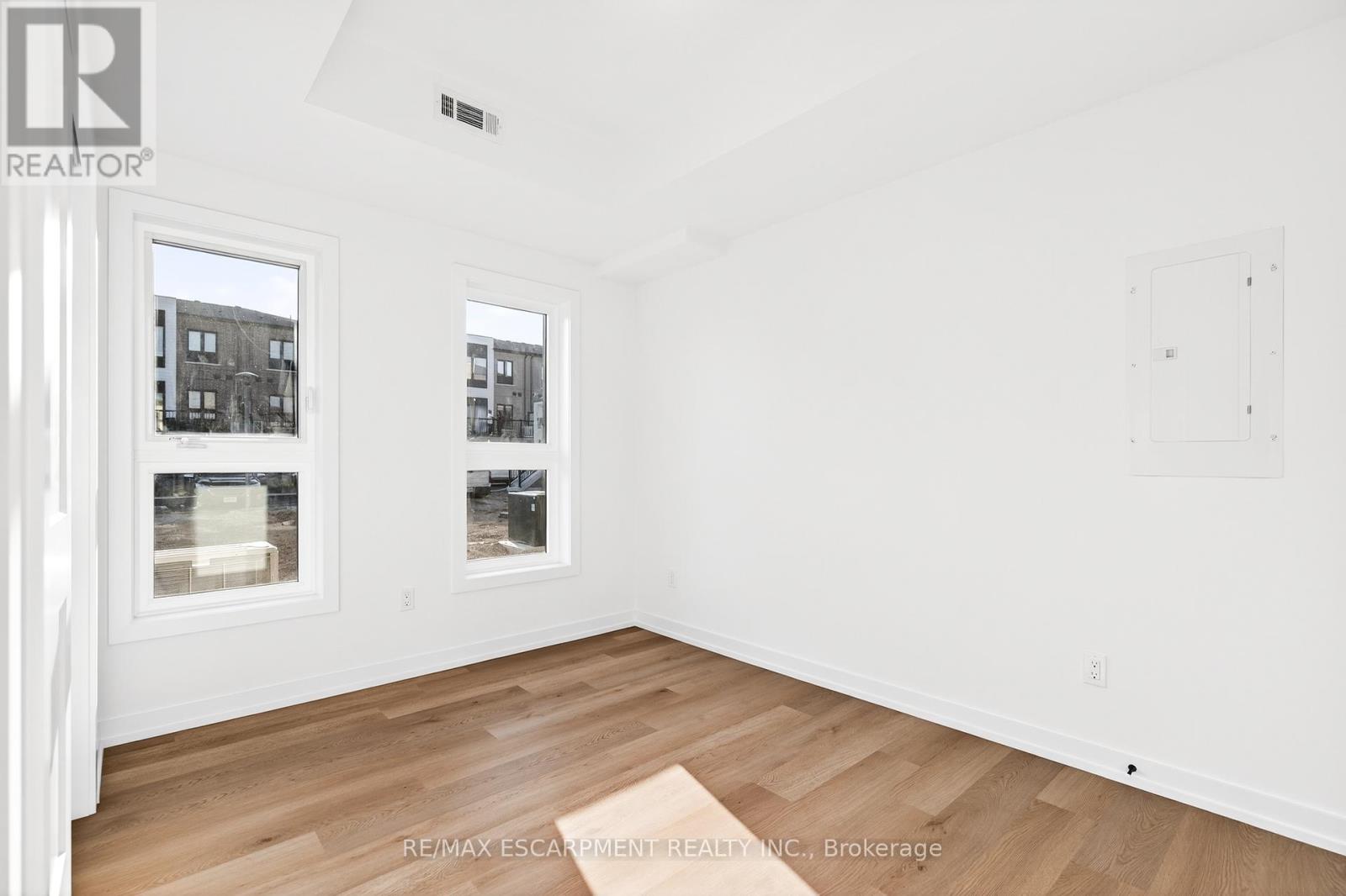 32 - 70 Kenesky Drive, Hamilton, Ontario  L8B 2A9 - Photo 14 - X12474995
