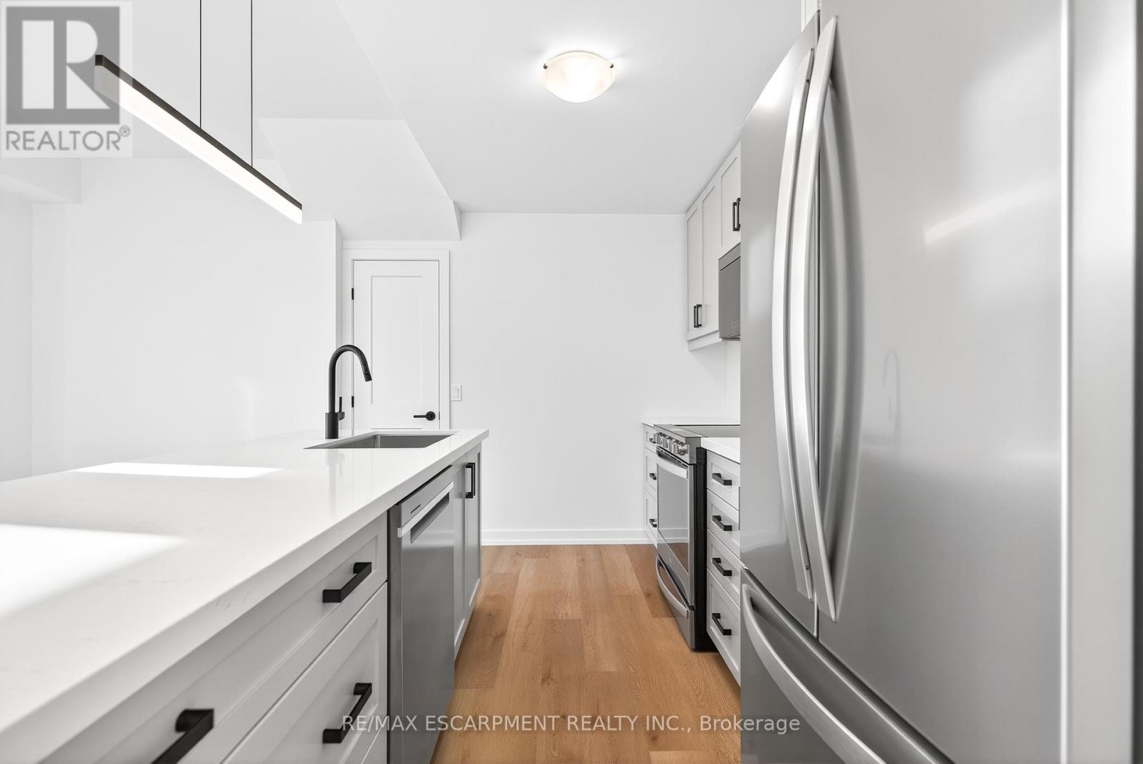 32 - 70 Kenesky Drive, Hamilton, Ontario  L8B 2A9 - Photo 9 - X12474995